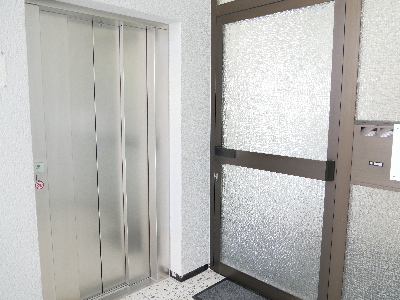Personenaufzug- M